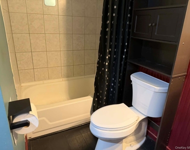 14 Allen Lane - Photo Thumbnail 19