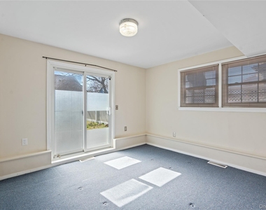 445 S Wellwood Avenue - Photo Thumbnail 8