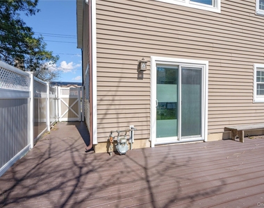 445 S Wellwood Avenue - Photo Thumbnail 15