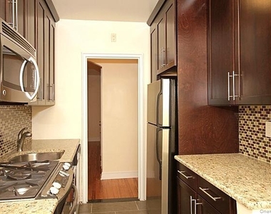 160 S Middle Neck Road - Photo Thumbnail 5