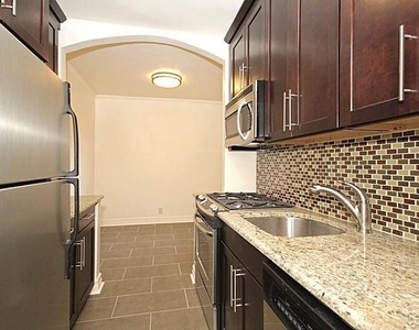 160 S Middle Neck Road - Photo Thumbnail 6
