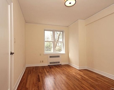 160 S Middle Neck Road - Photo Thumbnail 11