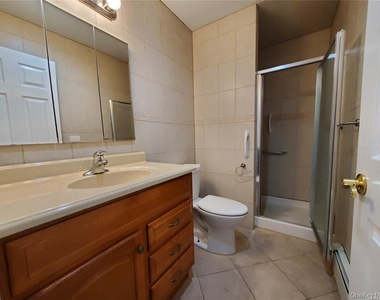123 Maple Avenue - Photo Thumbnail 9