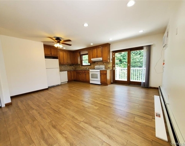 123 Maple Avenue - Photo Thumbnail 2