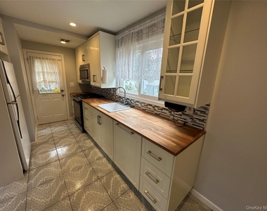 5 Ashwood Road - Photo Thumbnail 4