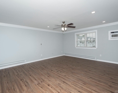 30 Bay Point Court - Photo Thumbnail 2