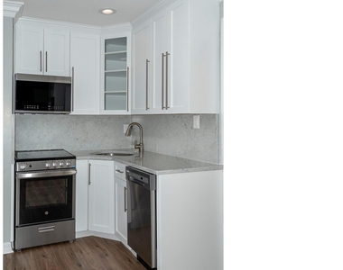 30 Bay Point Court - Photo Thumbnail 1