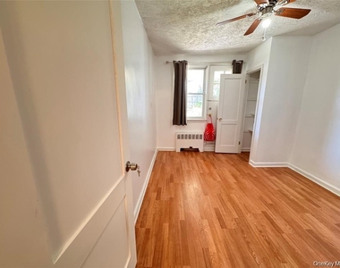 85-16 Little Neck Pkwy - Photo Thumbnail 2