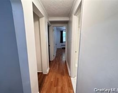 85-16 Little Neck Pkwy - Photo Thumbnail 4