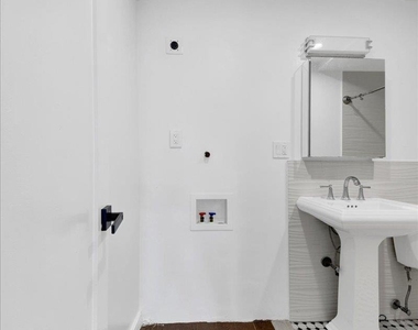 23 Colin Street - Photo Thumbnail 6