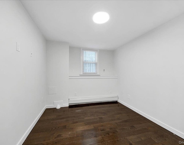 23 Colin Street - Photo Thumbnail 8