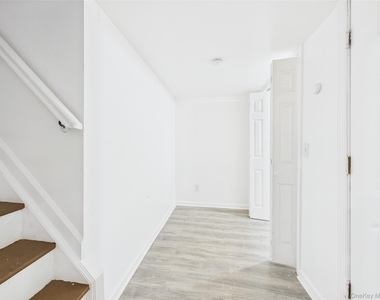 9 Ferndale Drive - Photo Thumbnail 18
