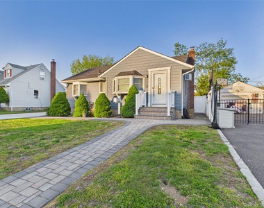 9 Ferndale Drive - Photo Thumbnail 1
