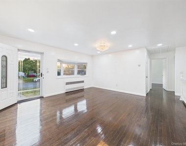 9 Ferndale Drive - Photo Thumbnail 3