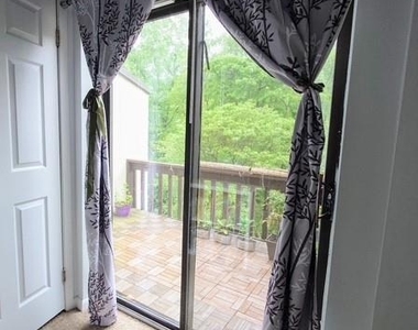 352 N Greeley Avenue - Photo Thumbnail 10