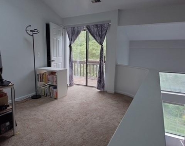352 N Greeley Avenue - Photo Thumbnail 9