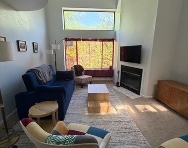 352 N Greeley Avenue - Photo Thumbnail 6
