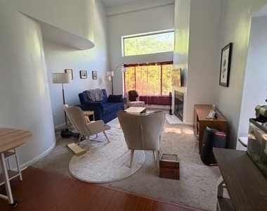 352 N Greeley Avenue - Photo Thumbnail 5