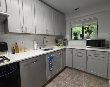 352 N Greeley Avenue - Photo Thumbnail 2