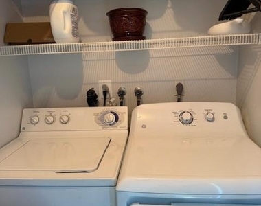 352 N Greeley Avenue - Photo Thumbnail 14
