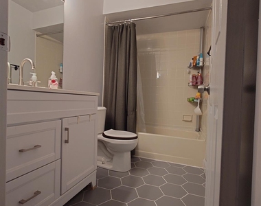 352 N Greeley Avenue - Photo Thumbnail 12