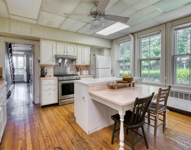 100 Maple Lane - Photo Thumbnail 7