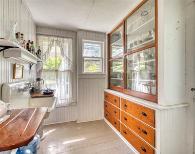 100 Maple Lane - Photo Thumbnail 8
