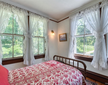 100 Maple Lane - Photo Thumbnail 16