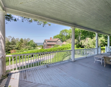 100 Maple Lane - Photo Thumbnail 3