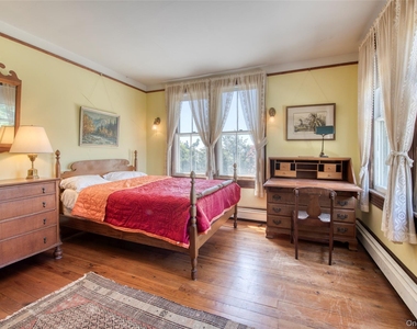 100 Maple Lane - Photo Thumbnail 13