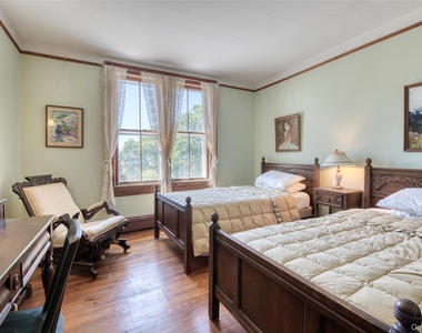 100 Maple Lane - Photo Thumbnail 14