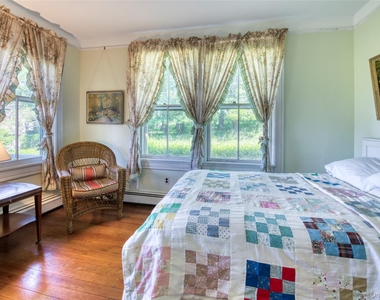 100 Maple Lane - Photo Thumbnail 12