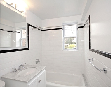 160 S Middle Neck Road - Photo Thumbnail 11