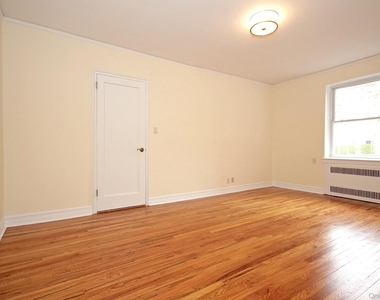 160 S Middle Neck Road - Photo Thumbnail 10