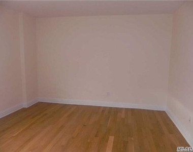 17 Schenck Avenue - Photo Thumbnail 8
