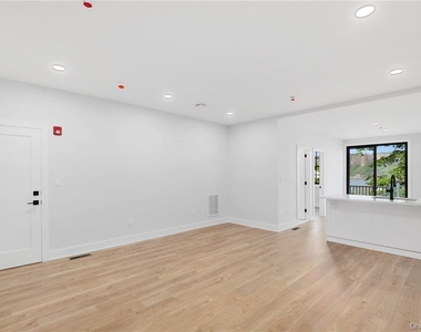 447 Warburton Avenue - Photo Thumbnail 4