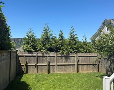 447 Warburton Avenue - Photo Thumbnail 14