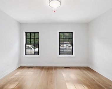 447 Warburton Avenue - Photo Thumbnail 6