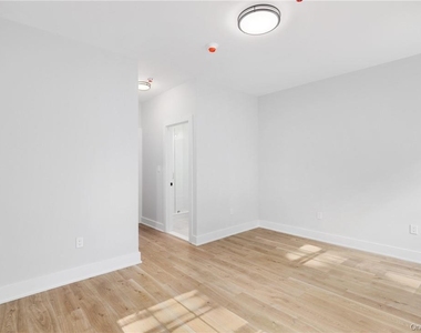 447 Warburton Avenue - Photo Thumbnail 7