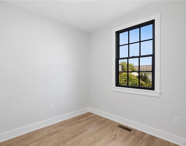 447 Warburton Avenue - Photo Thumbnail 11