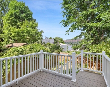 447 Warburton Avenue - Photo Thumbnail 13