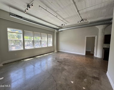 733 Broadway - Photo Thumbnail 10