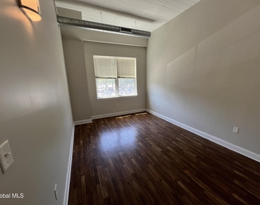 733 Broadway - Photo Thumbnail 17
