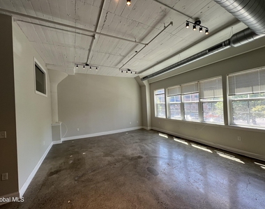 733 Broadway - Photo Thumbnail 9
