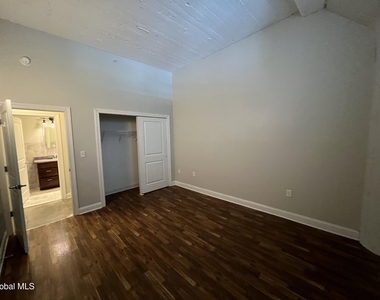733 Broadway - Photo Thumbnail 14