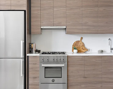 555 West 38th Street - Photo Thumbnail 2