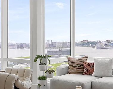 555 West 38th Street - Photo Thumbnail 5
