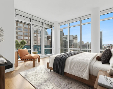 306 West 48th Street - Photo Thumbnail 2