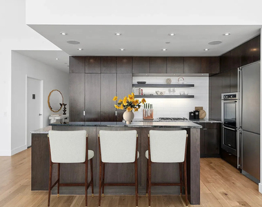 306 West 48th Street - Photo Thumbnail 11