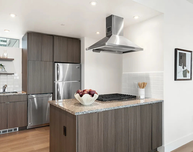 306 West 48th Street - Photo Thumbnail 4